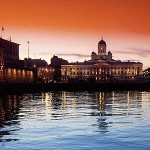 Turismo por la moderna ciudad de Helsinki